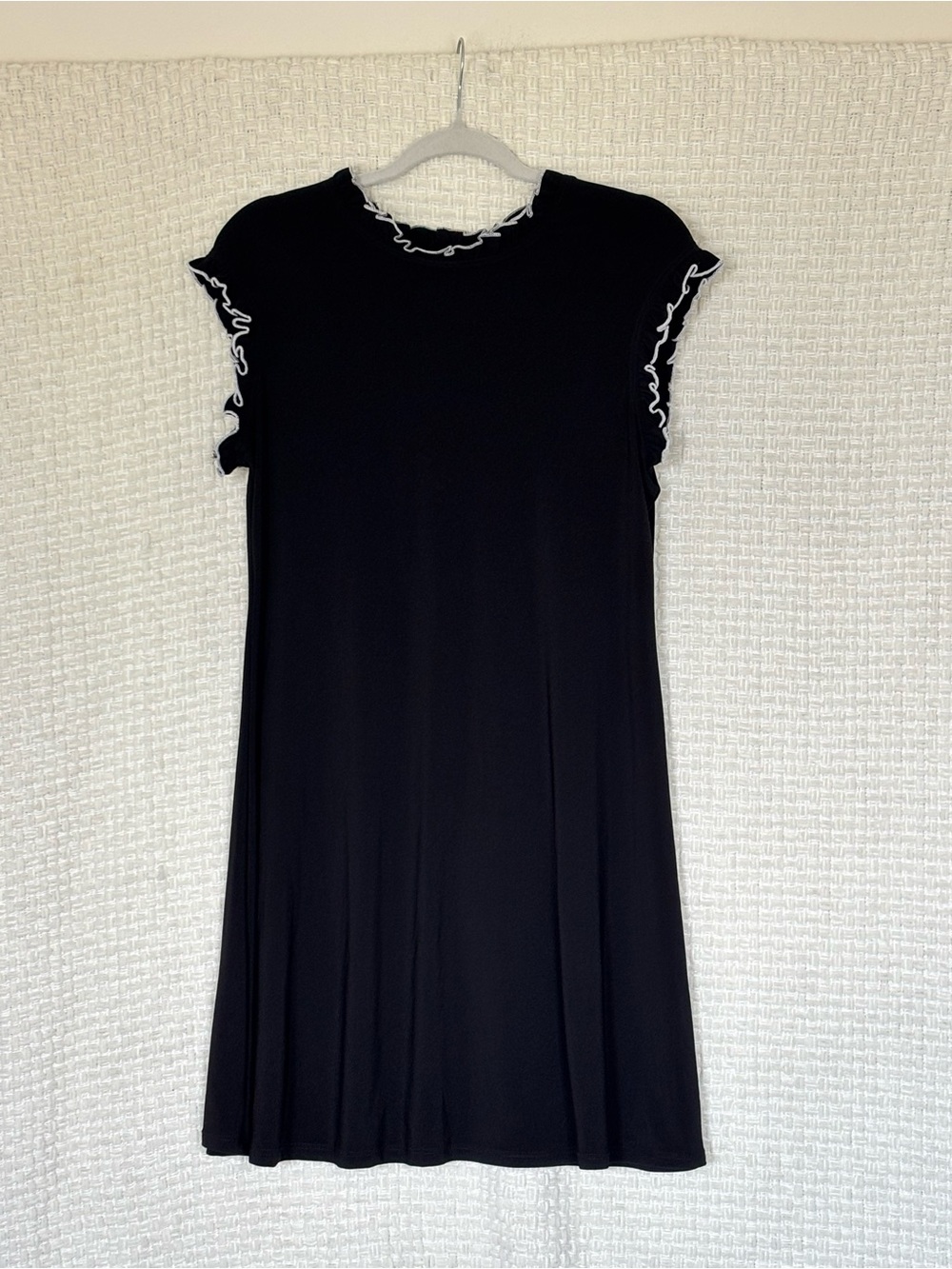 Nicole Miller Black Ruffle Neck Cap Sleeve Shift Dress✨